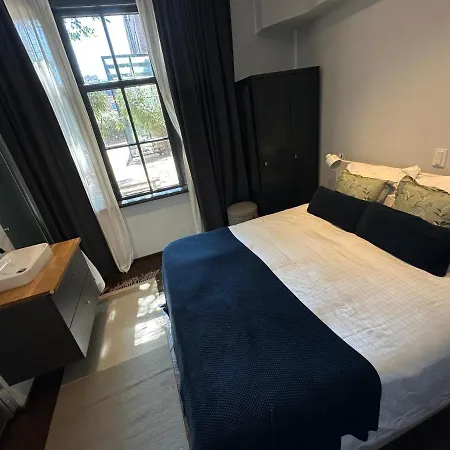 Апартаменты Canal House With Garden *