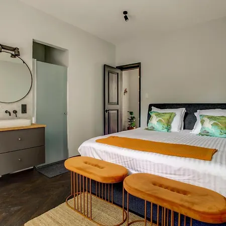 Canal House With Garden Апартаменты *