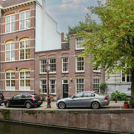 Canal House With Garden Apartment *