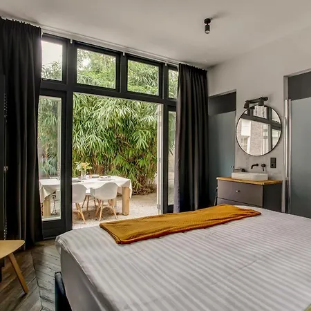Canal House With Garden Apartment *
